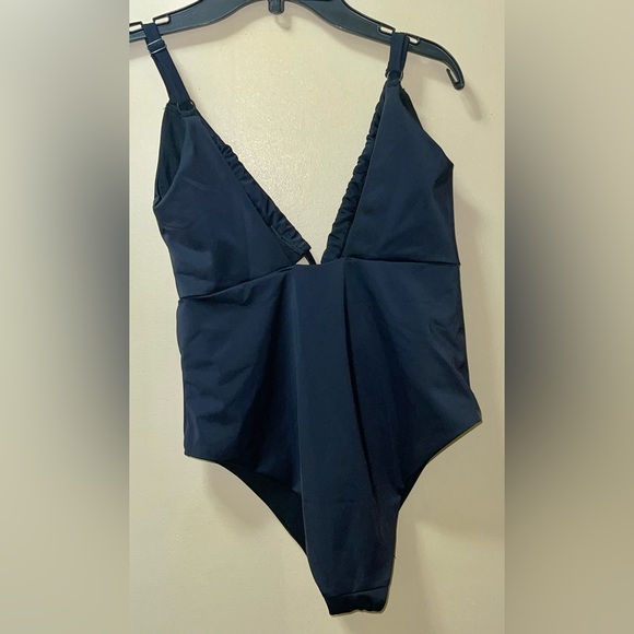 ASOS DESIGN ONE PIECE SOLID COLOR SWIMSUIT V-NECK WOMEN LACE UP BLACK SIZE 8E/F - Picture 7 of 11